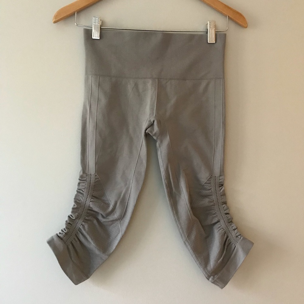 EUC lululemon In The Flow Gray Cropped Legging  4​​​​​​